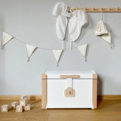 Spielzeugtruhe Aus Holz In Weiß Und Natur