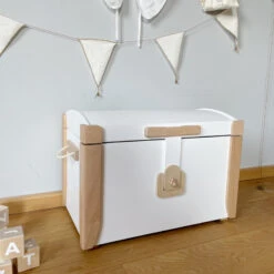 Spielzeugtruhe Aus Holz In Weiß Und Natur -Kinderwelt Angebote Store spielzeugtruhe aus holz in weiss und natur 8